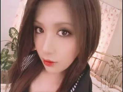 Big eyes, super high value and proud [Japanese classic cold and beautiful legs goddess], flirting and caressing for a while, there is a lot of water, inserted into the white liquid overflowed and filled the big cock, the ear has been fucked black