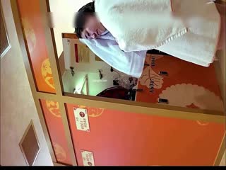 Hot spring bath hotel female guest dressing room real exposure of all kinds of white flowery beautiful carcasses blinding visual feast