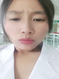 Recommended, a female clerk in a pharmacy, [Dr. Li, a male expert], masturbates with a big black bull during work, and customers come from time to time, and it is exciting to play, real 2