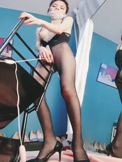 #Big long legs_175CM long-legged girl, open-crotch stockings, fierce penetration, raised ass for close-up of fat pussy, flipped chair legs, rubbed and inserted, riding a fake cock extremely lewd