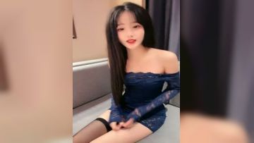 The best beauty! Newcomer just entered the sea! The paid room shows everyone, 170CM black silk legs, fake cock thrust into the pussy, the sister is having fun Episode 01