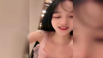 The best beauty! Newcomer just entered the sea! The paid room shows everyone, 170CM black silk legs, fake cock thrust into the pussy, the sister is having fun Episode 04