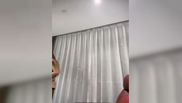 The best slutty little bitch! Hotel room 3P famous scene! Kneeling on the ground and taking turns to suck dicks, lying on the sofa and inserting together, various postures and a good fuck Episode 01