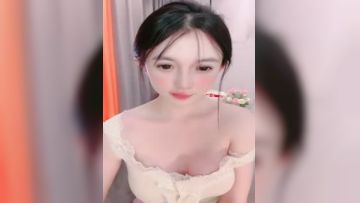 The best babe online celebrity goddess! Show of body in paid room! White silk, beautiful legs and big breasts, close-up of fat lips and pussy, raised beautiful buttocks, extremely tempting Episode 01