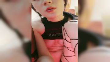 The best little slut who calls wolf friends daddy shows her face all the time on live broadcast, interacts with wolf friends and listens to the live broadcast, rubs her tits and touches her pussy, climaxes and oozes white juice Episode 01