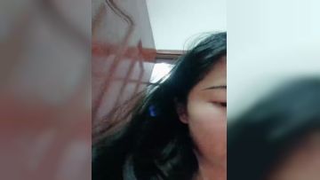 The wife at home shows her face in black stockings and has real sex. She licks the big cock of the young man and doesn't even wear a condom. She masturbates in various positions and cums on her belly. Episode 01