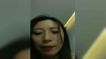 A good young woman shows her face in a hotel and accompanies a wolf friend to flirt with her. She repeatedly satisfies the wolf friend's unreasonable demands. She looks at her tits and pussy and masturbates. She faces the window naked and stimulates the audience. Episode 01