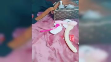 [Slutty mom and her two daughters live show] The whole show is so exciting, black stockings and sexy outfits are tempting to suck milk and lick pussy, AV stick masturbation, the pussy is so tender and wet, and there is no hair!