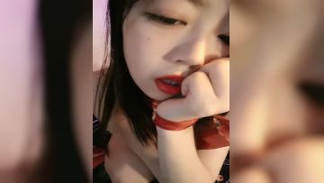 #Live broadcast of a female anchor with long legs and black stockings, oral sex, and a woman on top and then penetrates to the end