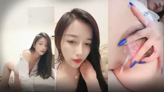 [Top-notch temperament beauties one library one library] Licking a fake penis, masturbating with props, with a very coquettish expression, it seems very enjoyable, and the moaning sound is so beautiful 1