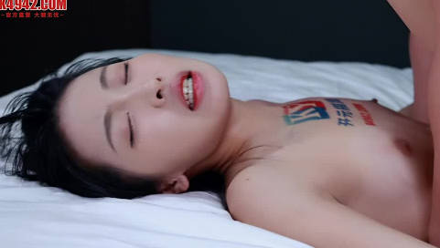 Starry Sky Unlimited Media・XKVP116・A sultry man uses his cell phone to trick his sister-in-law into sucking her breasts and licking her pussy・Zhen Keyi
