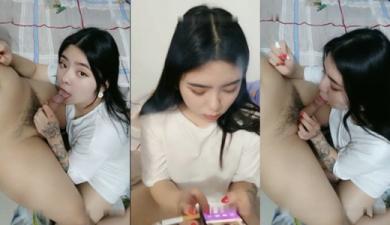 Internet celebrity Lily shows her face and gives a good blowjob to her fans at home.