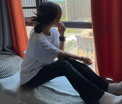 Haijiao community begged her daughter to wear her best friend's breech skirt and let her call her uncle.