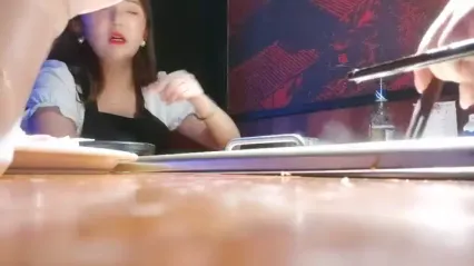There is no set of internal shooting in the good family, the best beauty is worth red lips, eat and drink enough back to the hotel to open exercises, lick oral sex and ride and hug buttocks exercises.