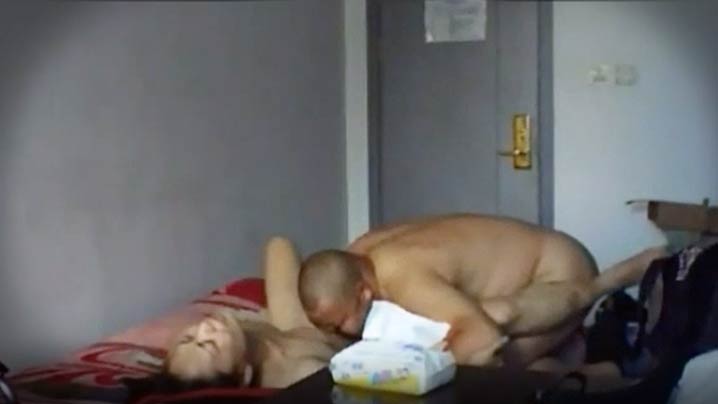 [Home-made Selfie] A Village Bully in a County of Henan Province Cheating with an Accountant in Feiru Village