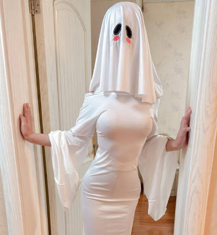 Haijiao Community's Wife Dresses as Ghost Niang Asks for Exercise