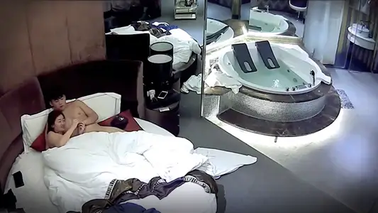 [Hotel Monitoring] The guy who usually plays some fitness dates with a beautiful little girlfriend and is impatient. J8 has long been hard enough to take off his clothes, and the beautiful woman cries of ecstasy. The man keeps saying it's so cool that he is very passionate about doing 4 shots.