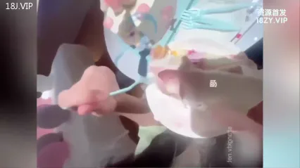 Sister and brother incest, my sister put on the wedding dress on her birthday and ate all my semen. She was drunk and sprayed water constantly in the wedding room.