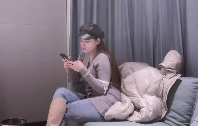 The goddess put on a collar and kept calling dad-qi