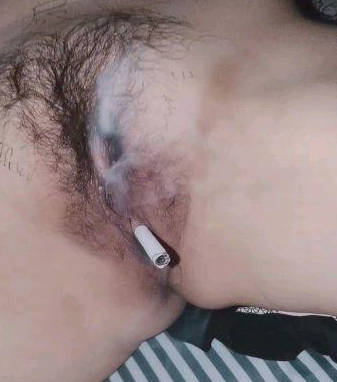 The mother who came back from a business trip in Haijiao community was raped by her son and burned with her mother's cunt hair.