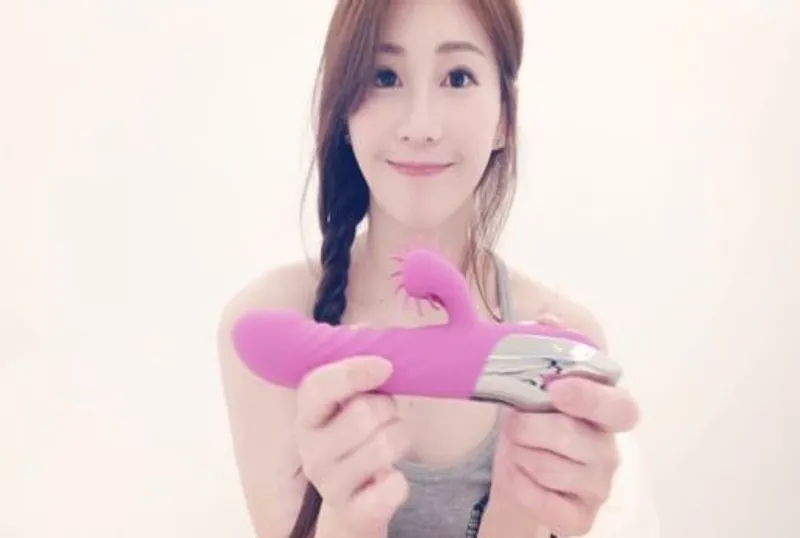 Can't you see it from the outside? Is my sister unpacking? 