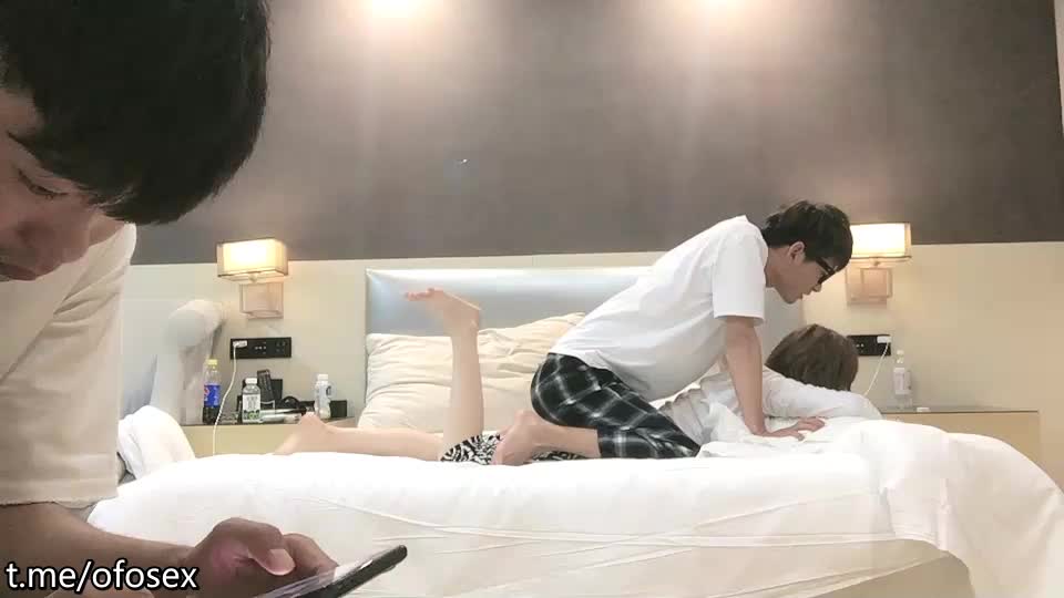 [#91 about sister talent] glasses little brother about loli Meng sister, lying in bed to play games and then open exercises, naked and flirting with each other, sitting in a chair to fuck sister eyes closed to enjoy