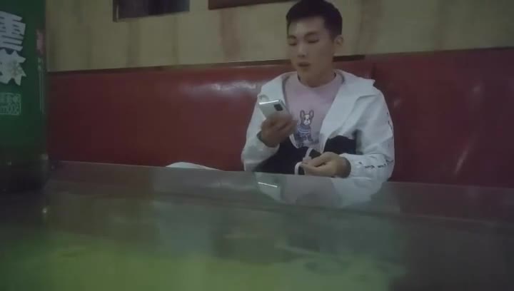 [killer after zero] karaoke hall to explore flowers, flower arm tattoo SAO royal elder sister, singing and riding on the body all kinds of touch, lift your legs on the sofa burst exercise