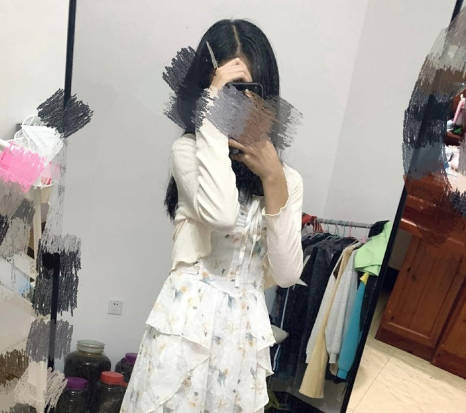 My sister and she licked the dog and played electricity well.