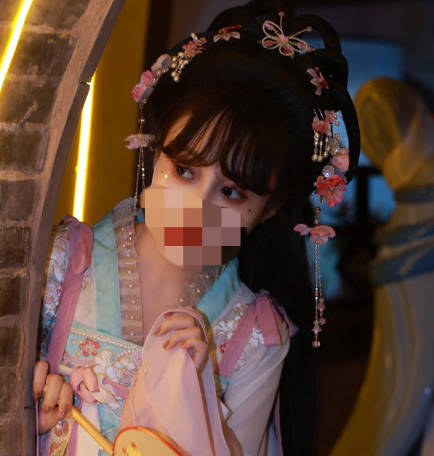 The appearance of my sister in Hanfu makes my penis hard.