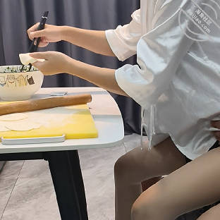 My mother wriggled while sitting on my dick while making dumplings.