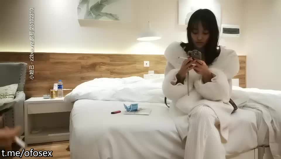 White coat flower arm sister, oral sex licking after riding into the strong pumping fierce exercise