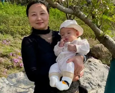 About to fuck an old mature woman with a grandson, Mr. Yuzhu.
