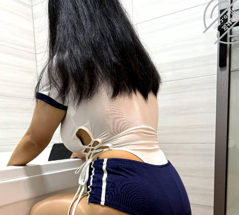 Japanese Costume Sister Shoots After Masturbating in Water