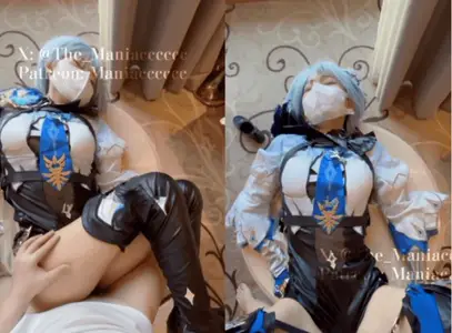 The original god, Youla Lawrence, was lying on the table and was inserted into the waves.