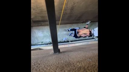 [Net Exposes Eating Melons] The little couple's spring came, and they started working in the alley in broad daylight. The video was secretly recorded and flowed out.