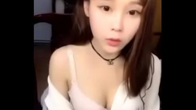 Gao Yan value looks pure adorable sister KIKI third sexy open black silk masturbation water spray