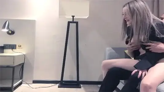 Guangzhou's best meat and meat elder sister's new god of war: black skirt about pa just came out of the oven, coquettish climax temptation!