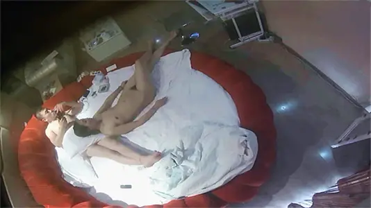 360 secretly photographed the place where the eldest brother took a new woman to open a room, and must not be seen by his sister-in-law_