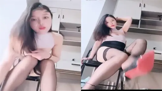 High-heeled black silk giant breasts royal elder sister waves constantly, fun props crazy playing wet honey cave