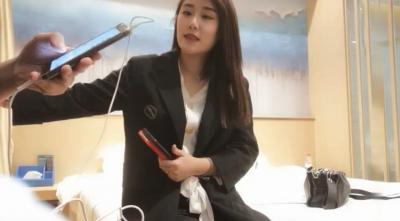 Four-eyed male hunting beauty graduated from Sichuan internship, university tender sister first appointment gun tight tender hole