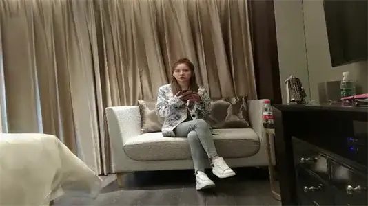 High ponytail peripheral net red wearing tight jeans crazy show big long legs, young man fuck want to die!