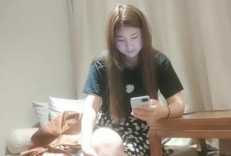 The attractive white young woman tore open her underwear to masturbate and dig her hole, and she worked hard and obedient in oral sex.