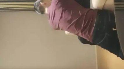 It's not easy to mix flowers, and the pony was beaten for finding flowers.