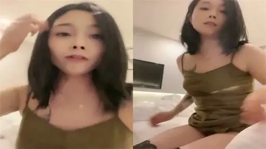 Black silk tart lust voice crazy tease, rub milk eat chicken props masturbation orgasm spray water again and again