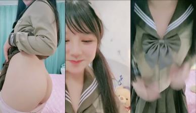 Kawaii double ponytail little girl! It's rare to show off! JK packed big fat buttocks, lifted up the skirt to break the hole, super tight hole fake cock dawdle